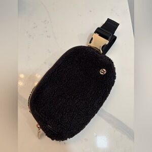lululemon athletica Black Fleece Crossbody Bag